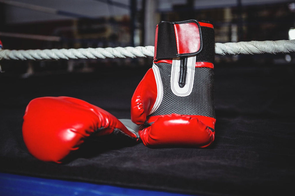 The Benefits of Using Boxing Gloves with Wrist Support During Heavy Bag Workouts